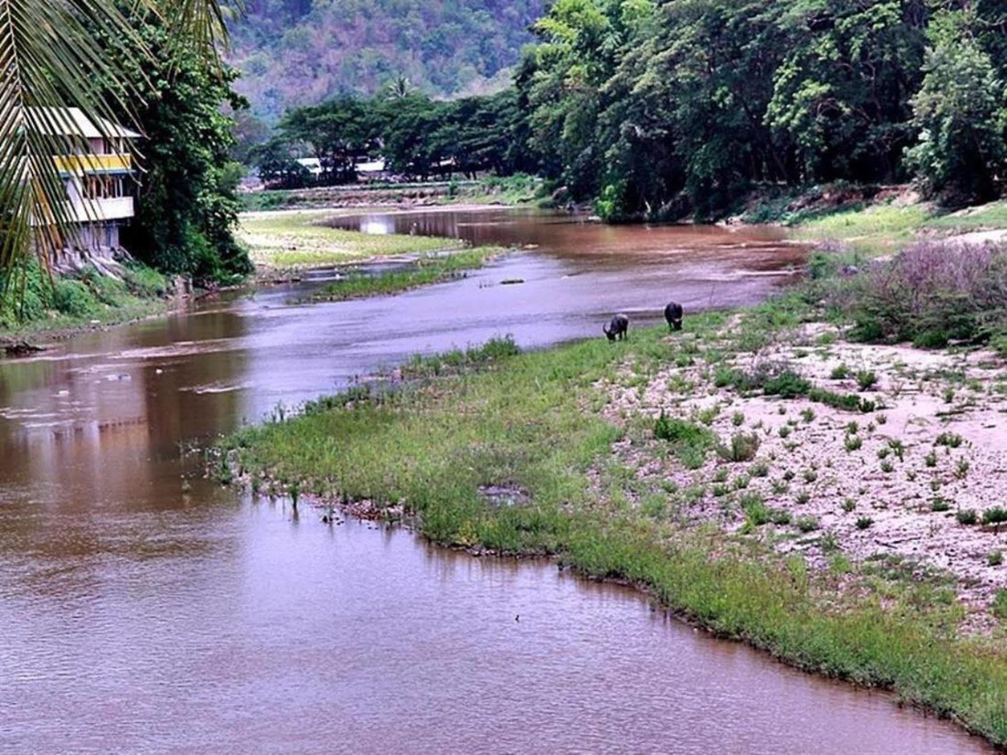 River Bank Resort Mae Sariang Exterior foto